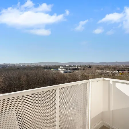 Sunny, Brand New, Luxury Apartamento