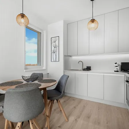 Sunny, Brand New, Luxury Apartamento
